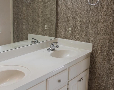 1010 Melisa Drive - Photo Thumbnail 17