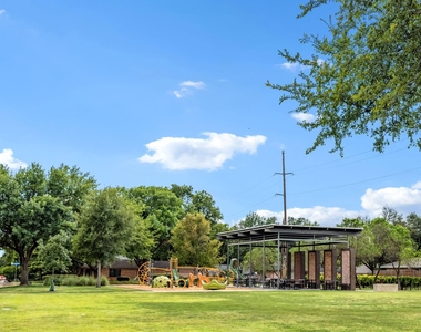 704 Downing Drive - Photo Thumbnail 18