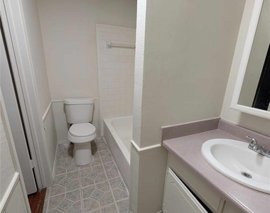 850 Greenvale Road - Photo Thumbnail 6