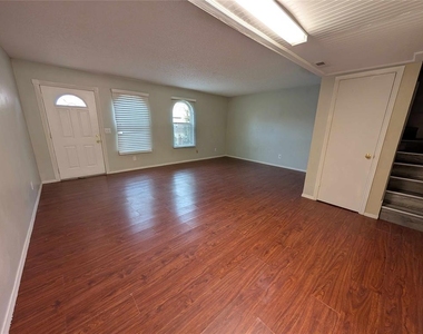 850 Greenvale Road - Photo Thumbnail 3