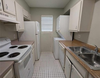 850 Greenvale Road - Photo Thumbnail 2