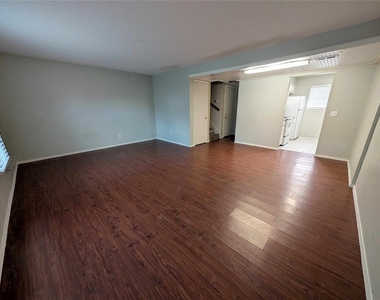 850 Greenvale Road - Photo Thumbnail 1
