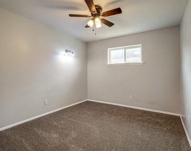 8900 S Hillcrest Drive - Photo Thumbnail 25