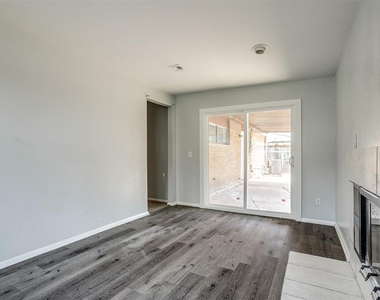 8900 S Hillcrest Drive - Photo Thumbnail 13