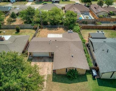8900 S Hillcrest Drive - Photo Thumbnail 32