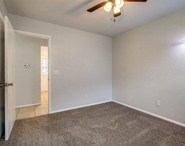8900 S Hillcrest Drive - Photo Thumbnail 26