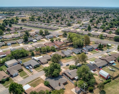 8900 S Hillcrest Drive - Photo Thumbnail 35