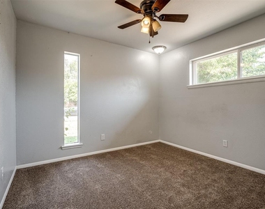 8900 S Hillcrest Drive - Photo Thumbnail 20