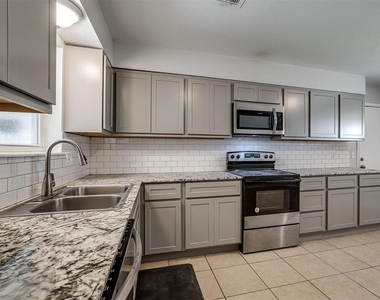 8900 S Hillcrest Drive - Photo Thumbnail 10