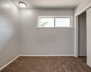 8900 S Hillcrest Drive - Photo Thumbnail 21