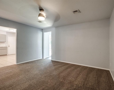 8900 S Hillcrest Drive - Photo Thumbnail 6