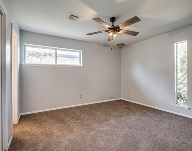 8900 S Hillcrest Drive - Photo Thumbnail 15