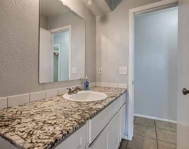 8900 S Hillcrest Drive - Photo Thumbnail 23