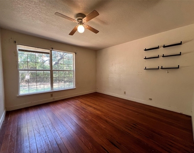 305 East Road - Photo Thumbnail 6