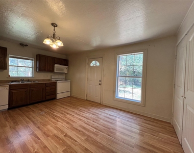 305 East Road - Photo Thumbnail 3