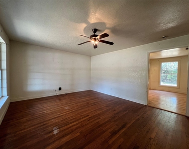 305 East Road - Photo Thumbnail 2