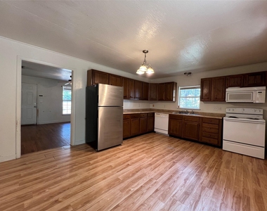 305 East Road - Photo Thumbnail 4