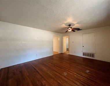 305 East Road - Photo Thumbnail 1