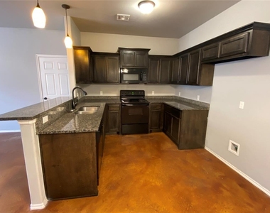 1846 Cypress Lane - Photo Thumbnail 4