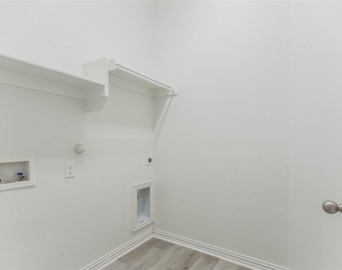 1404 Suttonview Drive - Photo Thumbnail 26
