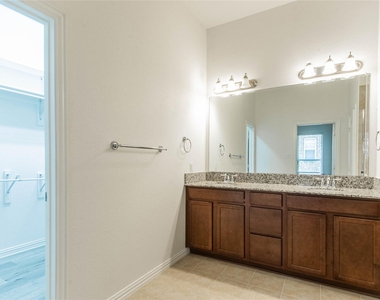 1404 Suttonview Drive - Photo Thumbnail 20