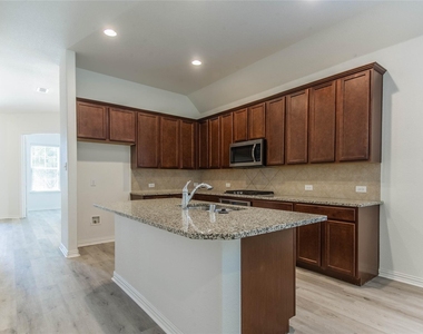 1404 Suttonview Drive - Photo Thumbnail 10