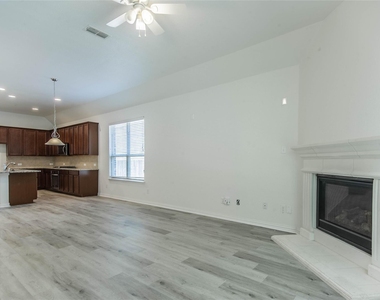 1404 Suttonview Drive - Photo Thumbnail 14