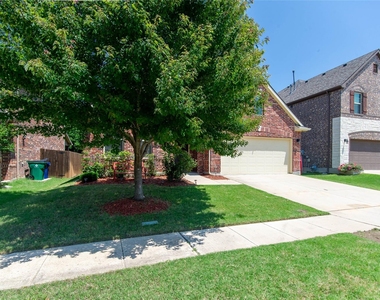 1404 Suttonview Drive - Photo Thumbnail 2