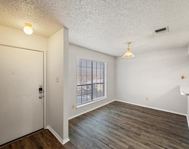 406 E Denton Drive - Photo Thumbnail 6