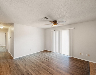 406 E Denton Drive - Photo Thumbnail 7