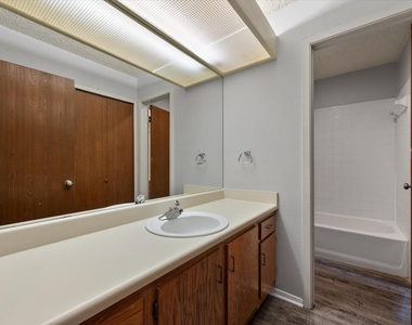 406 E Denton Drive - Photo Thumbnail 23