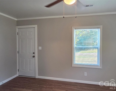 918 Mountain Crest Drive - Photo Thumbnail 6