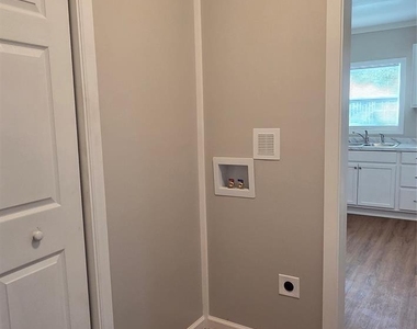 918 Mountain Crest Drive - Photo Thumbnail 12