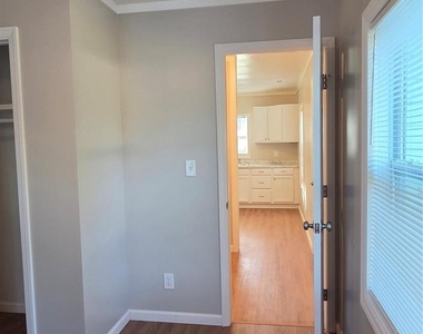 918 Mountain Crest Drive - Photo Thumbnail 11