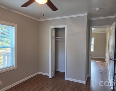 918 Mountain Crest Drive - Photo Thumbnail 7