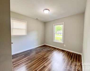 6525 Mcbride Street - Photo Thumbnail 8