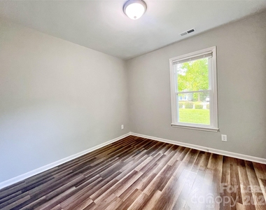 6525 Mcbride Street - Photo Thumbnail 7