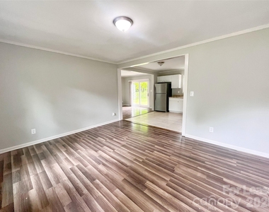 6525 Mcbride Street - Photo Thumbnail 4