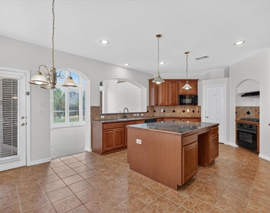 10302 Fairway Vista Drive - Photo Thumbnail 5