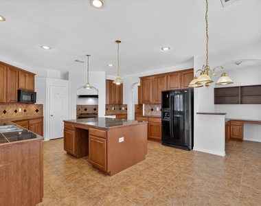 10302 Fairway Vista Drive - Photo Thumbnail 4