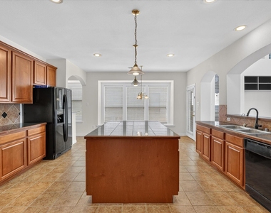 10302 Fairway Vista Drive - Photo Thumbnail 7