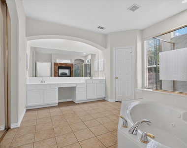 10302 Fairway Vista Drive - Photo Thumbnail 20