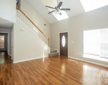 2915 Canary Court - Photo Thumbnail 4
