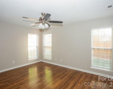 2915 Canary Court - Photo Thumbnail 7