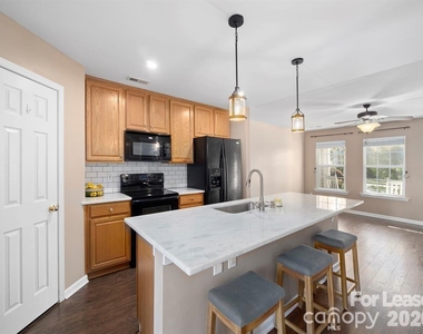 18461 Streamline Court - Photo Thumbnail 4