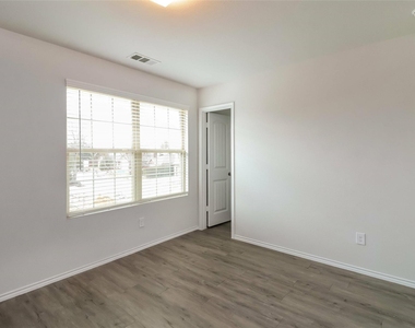 8328 Yaupon Holly Trail - Photo Thumbnail 7
