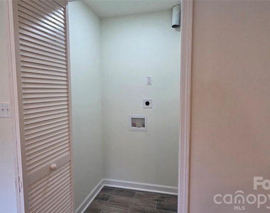 151 Swink Street Sw - Photo Thumbnail 5