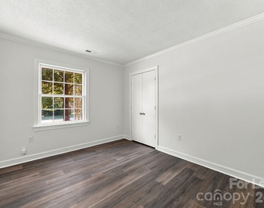 7724 Winterset Drive - Photo Thumbnail 22