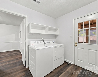 7724 Winterset Drive - Photo Thumbnail 21