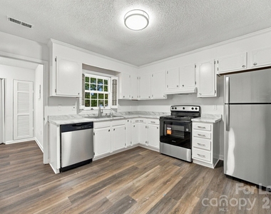 7724 Winterset Drive - Photo Thumbnail 17